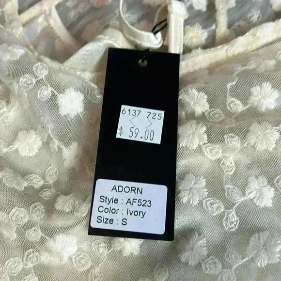 NWT Adorn Floral Lace Ivory Tunic Top S – Romantic Bell Sleeve Boho Blouse - Picture 6 of 9